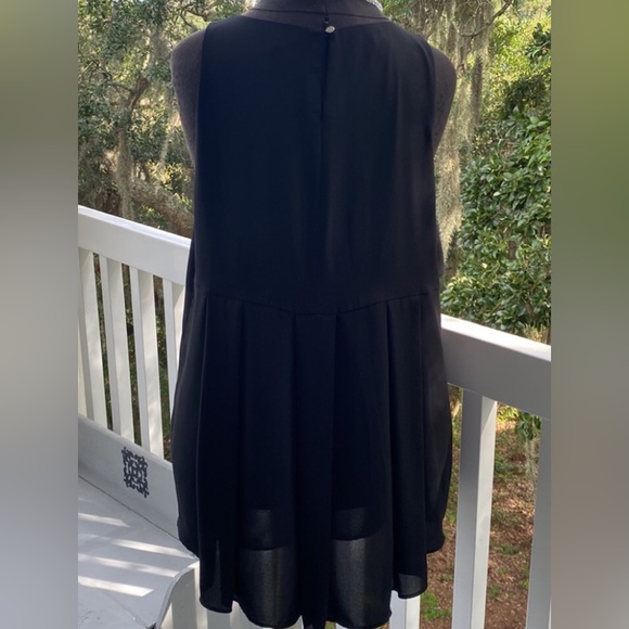 Vince Camuto Sleeveless Black Blouse Size Large in Beautiful Excellent Condition - Picture 16 of 16